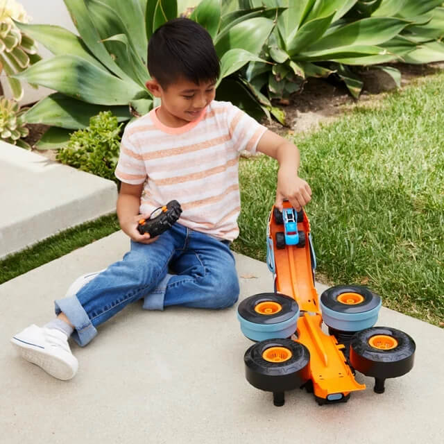 Carro Hotwheels Monster Trucks Rhinomite Transforma Lanzador - Imagen 3